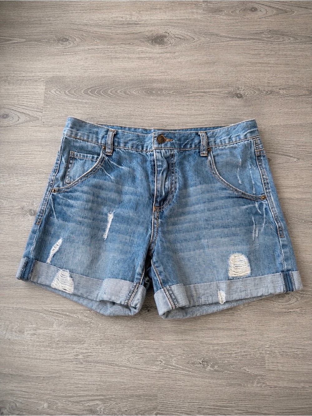 Forever 21 Distressed Denim Shorts Women’s Cuffed High Rise Jean Shorts Size 29